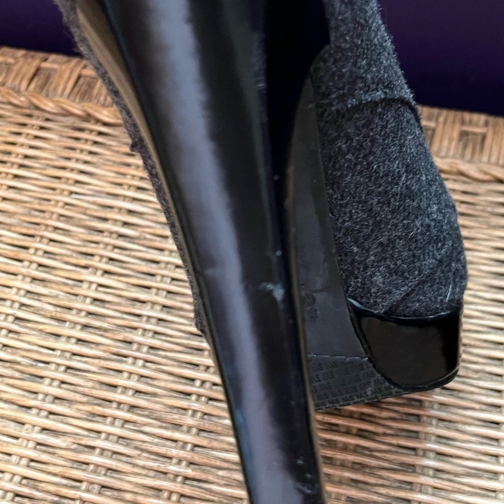 Stuart Weitzman, Tiebow In Gray Flannel, Size 8. … - image 4